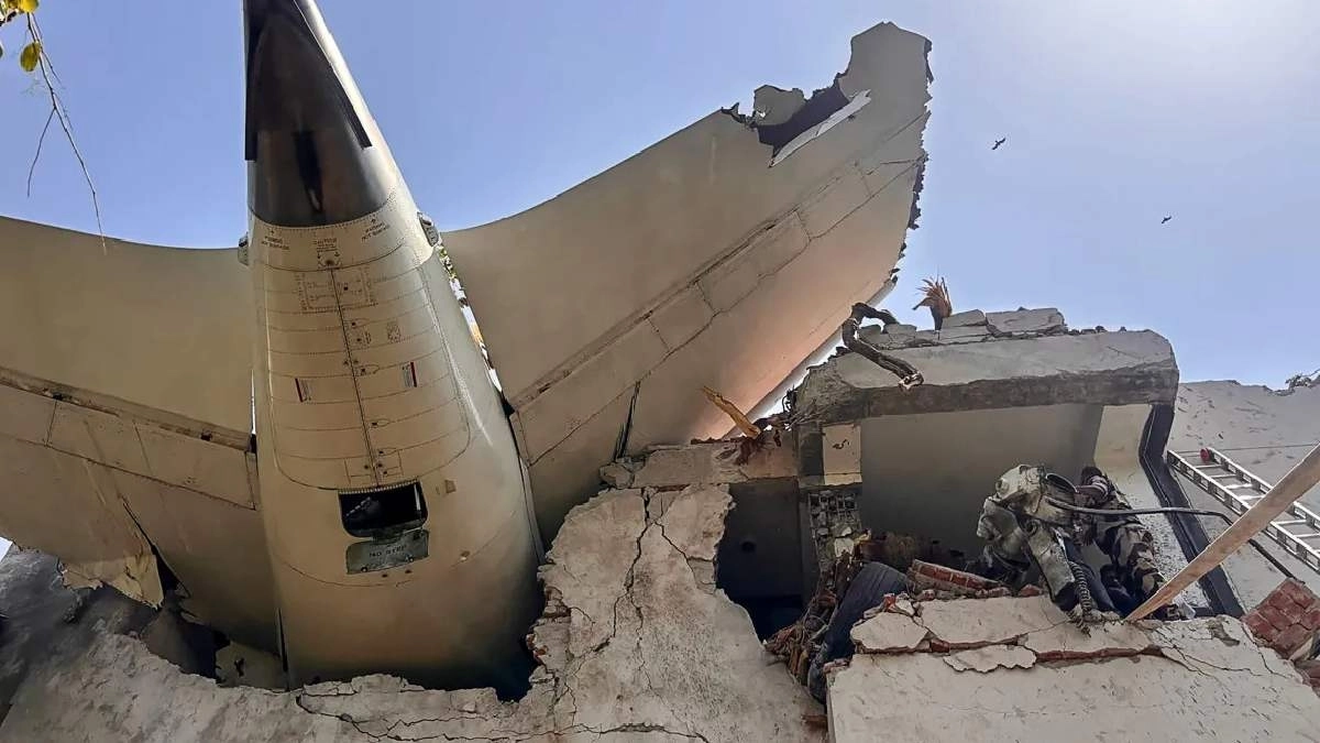 2025/July 2025/আহমেদাবাদ দুর্ঘটনার পর একযোগে অসুস্থ এয়ার ইন্ডিয়ার শতাধিক পাইলট.jpg